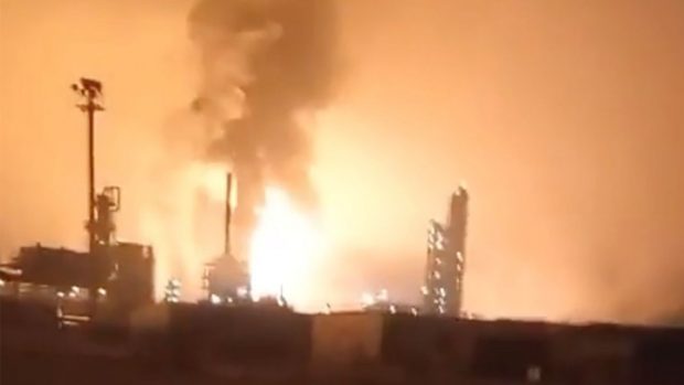 Reacția rușilor după ce li s-a zis că explozia unei rafinării chimice nu e o problemă. „Nu vă panicați, e doar un nor de gaz”