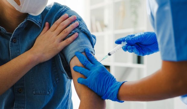 Un nou vaccin personalizat combate eficient cancerul renal în stadii avansate: „Sistemul imunitar poate fi dirijat către cancer”