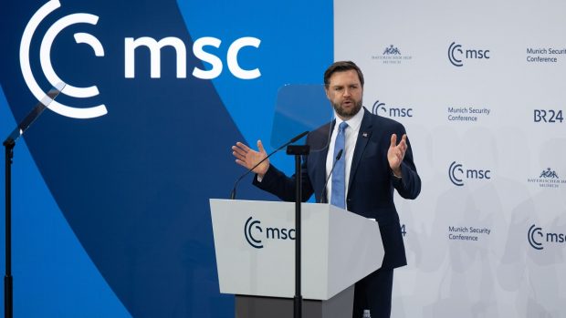 Sfârșitul unei ere? Germania e în degringoladă, în timp ce SUA își mustră cel mai fidel aliat european. Mesajul Washingtonului la conferința de securitate de la München trimite o undă de șoc prin alianța transatlantică