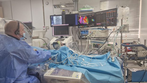 Viața unui pacient din Cluj, salvată printr-o procedură medicală avansată, realizată în premieră în România