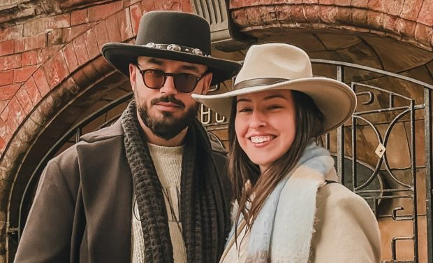 Victor Dorobanțu, actorul român care joacă în „Wednesday”, vorbește în premieră despre iubita lui. Cum a început, de fapt, povestea lor de dragoste: „M-a abordat ea pe mine”