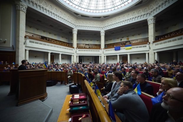 Parlamentul ucrainean confirmă legitimitatea lui Volodimir Zelenski și denunță farsa electorală prin care Vladimir Putin se recunoaște ca „președinte”