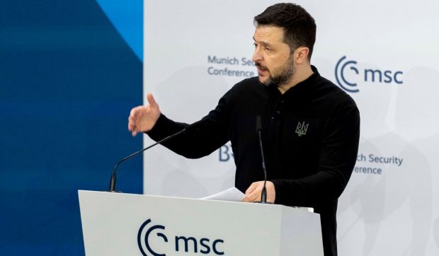 Volodimir Zelenski, criticat de ucraineni pentru „pașii greșiți” în cei trei ani de război: „Trebuie să zâmbim cât mai avem timp”