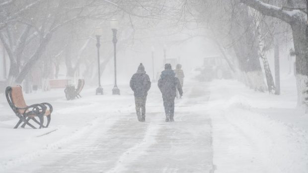 Cod galben de ninsori viscolite și informare meteo de ger și polei până marţi. Vremea va fi mai rece decât în mod normal, anunță ANM