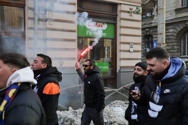Fanii lui PAOK Salonic au luat cu asalt Centrul Vechi, înaintea partidei decisive cu FCSB din Liga Europa | VIDEO