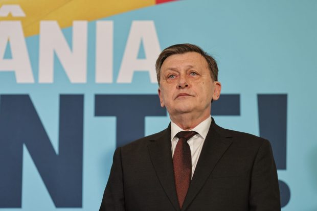 Sloganul lui Crin Antonescu pentru prezidenţiale: „România, înainte sau România, înapoi”