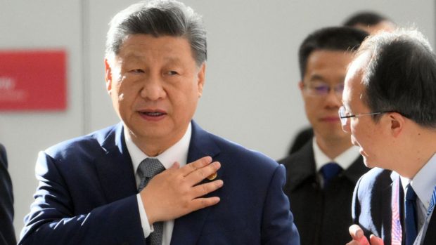 Tarifele chinezești pentru SUA urmează să intre în vigoare de luni. Ce taxe s-au impus pentru țițeiul american și mașinile agricole