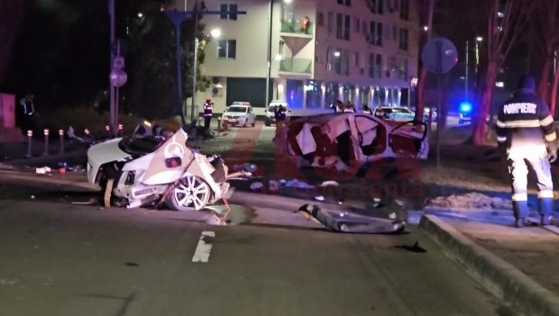 Cum s-a petrecut accidentul înfiorător din Mamaia, unde un Mercedes în care se aflau 5 tineri a fost rupt în două | VIDEO