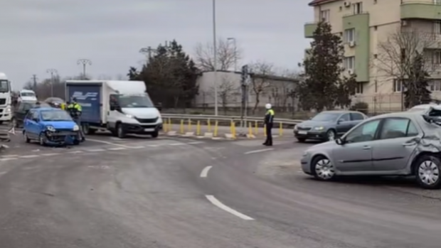 Accident în Constanța, după ce o basculantă a rămas fără frâne și a lovit alte trei mașini