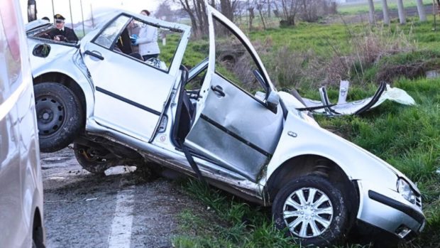 Un român a murit în Italia, după ce mașina în care era a ieșit de pe șosea și s-a izbit de un pod. Șoferul și alt pasager, proiectați în afara autoturismului