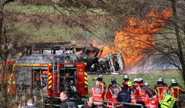 Trei morți într-un accident în care un tramvai și o cisternă cu ulei de încălzire au luat foc și s-au făcut scrum, în Germania