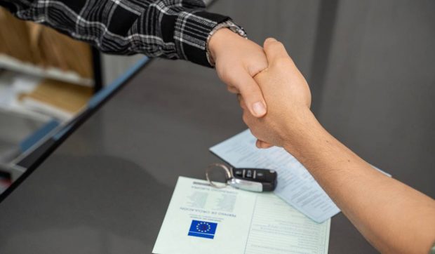 Acte necesare și taxe pentru transcrierea auto în 2025. Procedura obligatorie pentru mașini second-hand