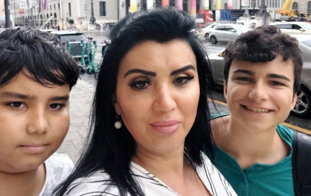 Imagine Stire Adriana Bahmuțeanu s-a întâlnit, în sfârșit, cu copiii ei: „Nici momente fericite nu au fost”. Cine a asistat la revederea lor de duminică | 2review.ro