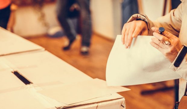Peste 4.200 de români au cerut să voteze prin corespondență la alegerile prezidențiale 2025