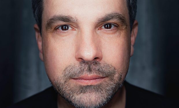 Imagine Stire Succes în carieră pentru Alexandru Papadopol, după ce s-a recăsătorit. Premiera absolută în care joacă pe scena Operei Naționale București | 2review.ro