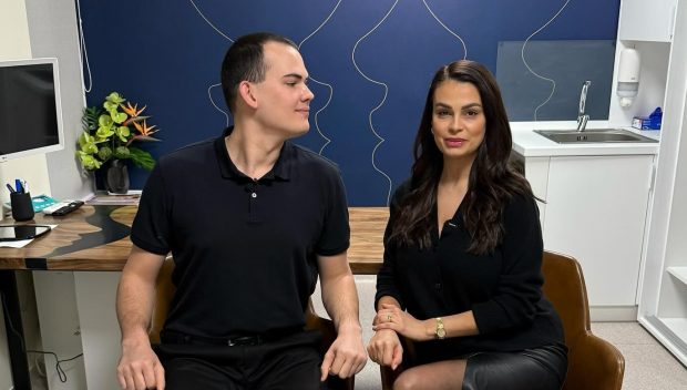 Imagine Stire David, fiul Ancăi Serea, și-a găsit mașina lovită în parcarea unui hipermarket! „Apropo de bunătate” | 2review.ro