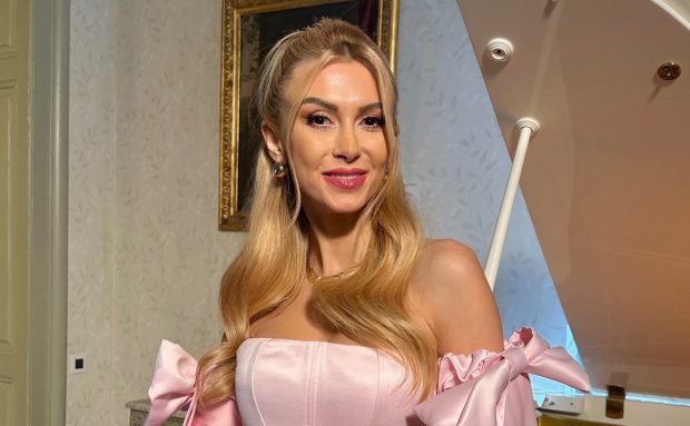 Imagine Stire E oficial! Andreea Bălan a semnat cu TVR 1 și apare în emisiunea „Vedeta familiei”. Ce rol a primit: „M-am reîntors unde am debutat” | 2review.ro