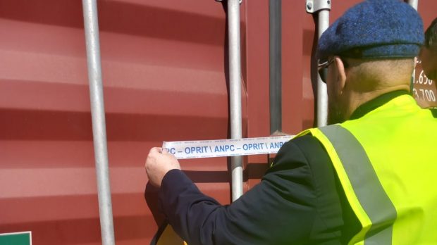 ANPC a intrat și în Portul Constanța. Zeci de containere, sigilate pentru nereguli. Piedone: „Odată ce am intrat în Schengen, TIR-urile nu mai sunt verificate”