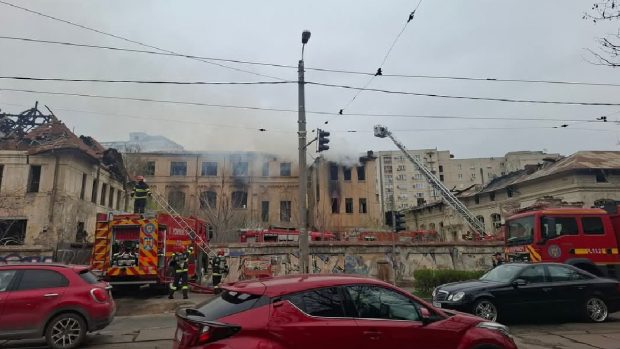 Incendiu la fostul liceu Timpuri Noi din București
