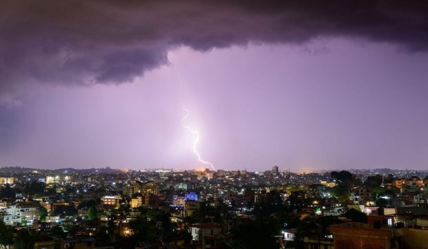 Avertizare meteo ANM de ploi puternice, grindină și furtuni. Harta zonelor afectate de codul portocaliu