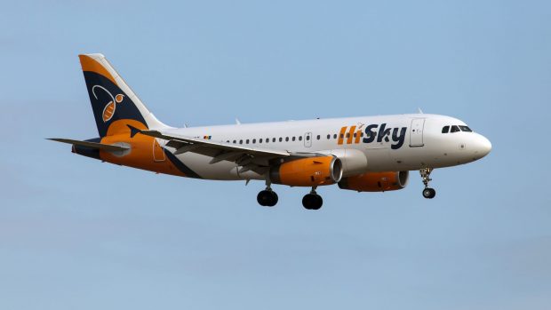 Un avion HiSky, plecat de la Otopeni spre Oradea, s-a întors din drum imediat după decolare. Piloții au declarat urgență