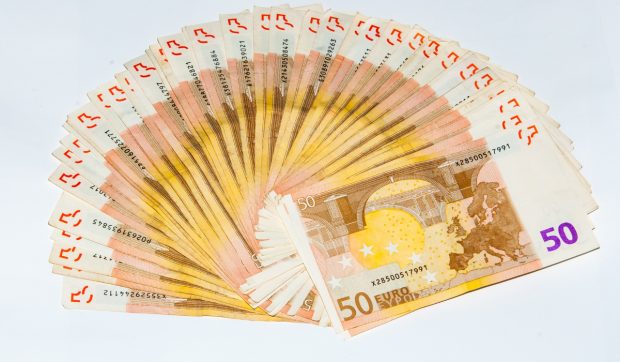 Cel mai mare premiu EuroMillions din toate timpurile va fi pus în joc vineri seara. Câștigătorul va fi mai bogat decât Adele sau Andy Murray