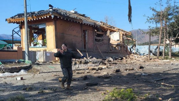 Șapte victime, după ce opt bombe au fost lansate din greșeală din două avioane de luptă și au căzut într-o zonă locuită, în timpul unui exercițiu cu muniție reală, în Coreea de Sud
