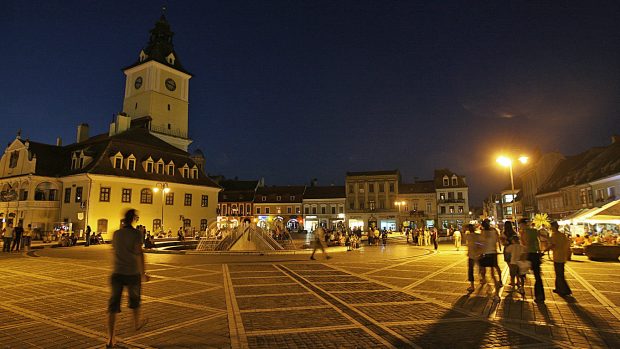 Centrul Brașovului, în beznă timp de o oră pentru „Ora Pământului”.  În ce interval orar va fi oprit iluminatul public