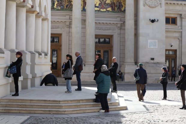 Tradiții și obiceiuri la români de Buna Vestire, sărbătoare creștină cu cruce roșie