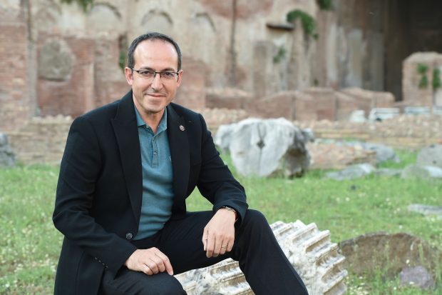 Burhan Sönmez, unul dintre cei mai importanți disidenți turci: „Avem 400.000 de persoane după gratii, iar guvernul lui Erdoğan construiește noi închisori” | Interviu