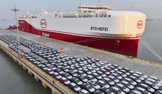 Mașinile electrice BYD se încarcă în numai 5 minute pentru o autonomie de 470 km. Acțiunile chinezilor cresc spectaculos