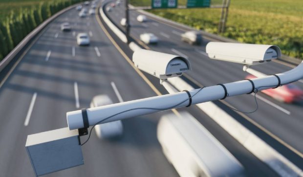 Ai nevoie de rovinietă dacă circuli cu numere roșii? Ce spune Codul Rutier în 2025