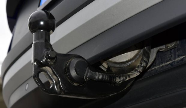 Legislația privind cârligul auto de remorcare în 2025. Ai voie să-l ții montat dacă nu tractezi nimic?