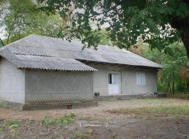 Cât costă cea mai ieftină casă din România, cu teren cât un stadion. Poți să devii proprietar cu banii de 4.000 de pizza