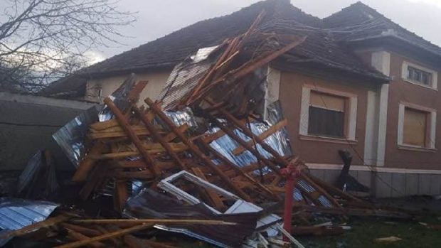 Casa părintească a lui Sandu Boc, distrusă de furtuna din Bihor: „Doamne-ferește”