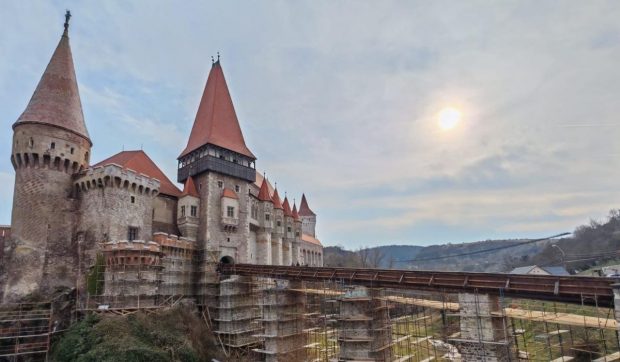Un castel din România în top 3 cele mai spectaculoase palate din Europa: „Ca într-un basm”