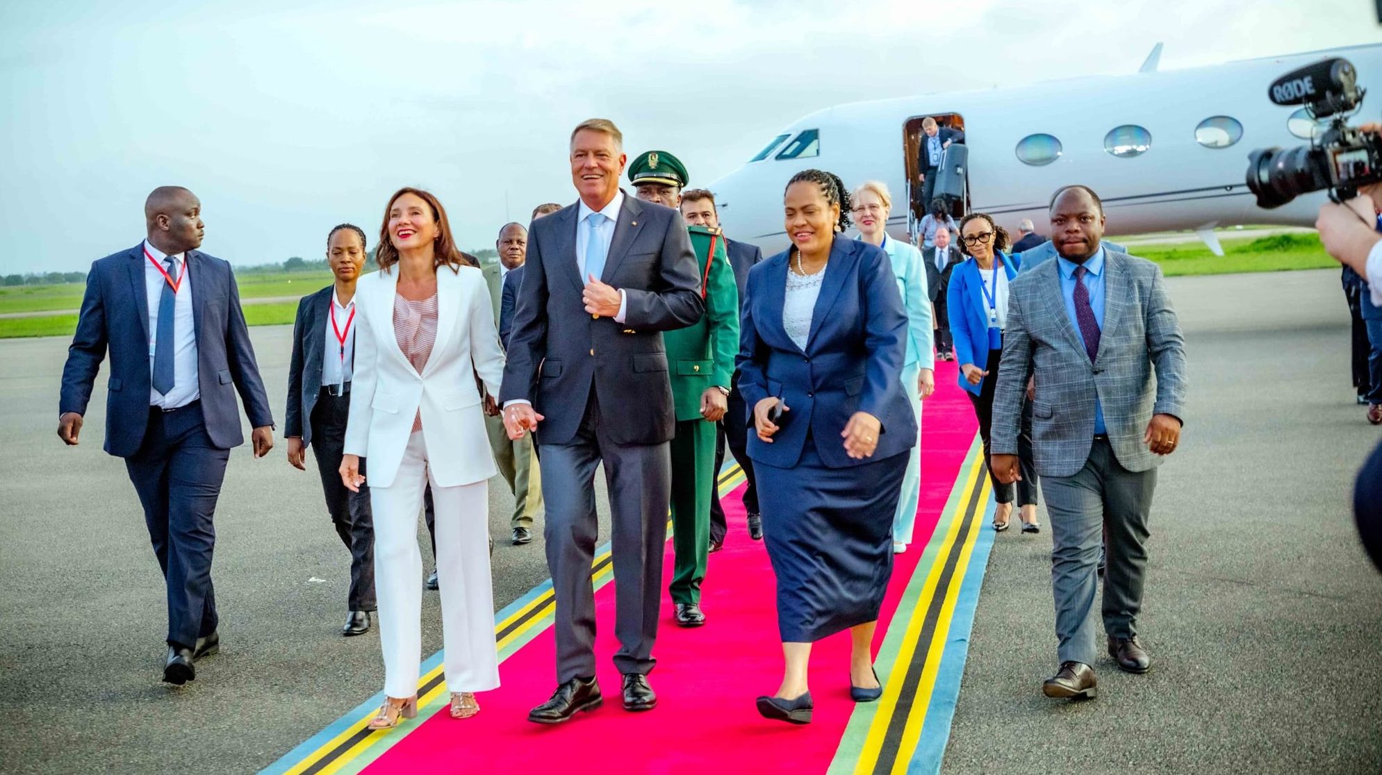 Câți bani au costat zborurile speciale ale lui Klaus Iohannis în 11 ani. DOCUMENTE