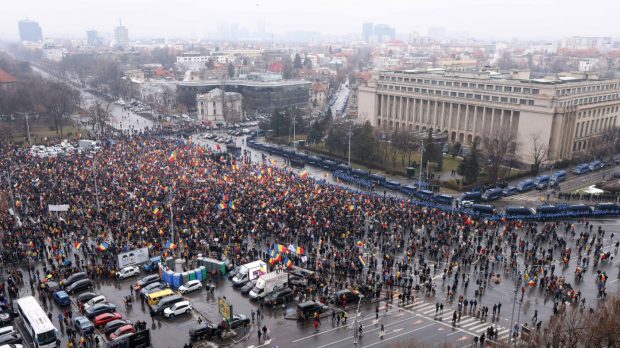 Câți participanți au fost, de fapt, la mitingul AUR din 1 martie. George Simion spunea 300.000, Jandarmeria l-a contrazis. Precizările Jandarmeriei