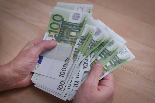 Trei studenți au câştigat la loto cu ajutorul inteligenţei artificiale. Schema care le-a adus 50.000 de euro