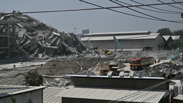 Momentul în care un bloc se prăbușește ca urmare a cutremurului de 7,7 grade din Myanmar