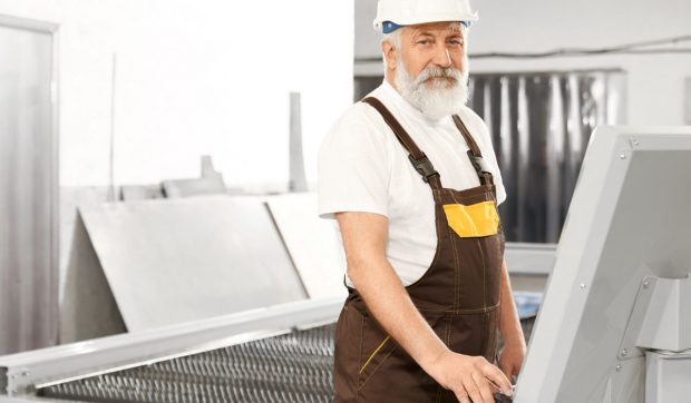 Compania germană Karl Mayer închide operațiunile din România. Toți angajații fabricii din Maramureș vor fi concediați 
