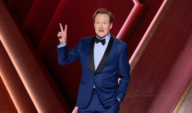 Momente memorabile la Oscar 2025. Conan O’Brien a ironizat conflictul Kendrick Lamar – Drake și a râs de ținuta lui Adam Sandler
