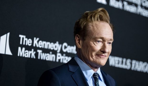 Comediantul Conan O’Brien l-a atacat pe Trump, după ce a primit Premiul Mark Twain: „Twain ura bullyingul”. Publicul a aplaudat în picioare