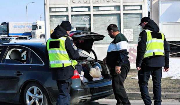 România, la două luni de Schengen: milioane de țigări de contrabandă și vehicule furate, descoperite de Poliția de Frontieră
