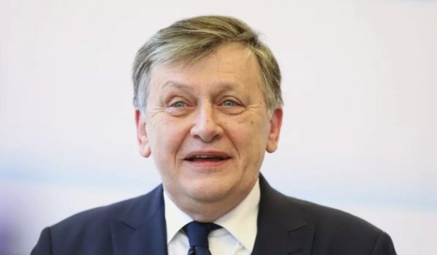 CCR judecă astăzi două contestaţii depuse împotriva candidaturii lui Crin Antonescu