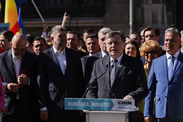 Crin Antonescu sugerează schimbări la CCR: membrii ar putea fi recrutați în alt fel, pentru a reduce suspiciunile