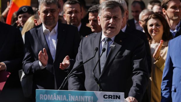 Crin Antonescu și-a depus candidatura la alegerile prezidențiale