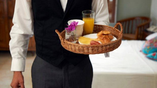 Criză de personal în HoReCa: Deficitul de forță de muncă ajunge la 50% în stațiunile turistice