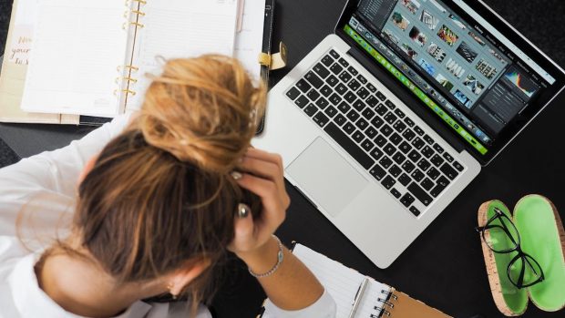 Cum să te folosești de inteligența artificială pentru a obține un job într-o piață competitivă