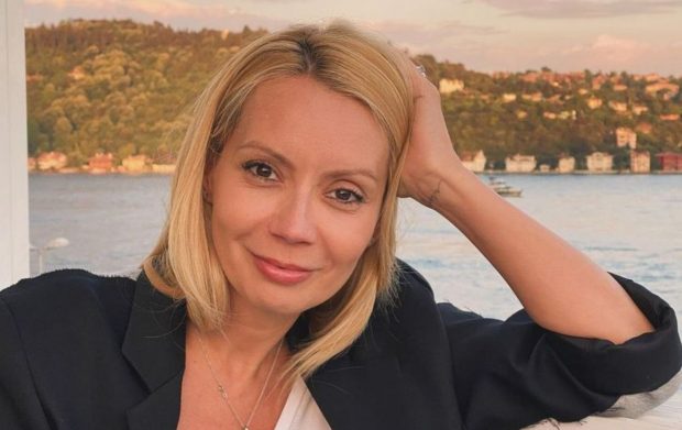 Imagine Stire Cine este și cu ce se ocupă iubitul Dacianei Sârbu. Cei doi au fost surprinși în tandrețuri pe străzile din Capitală | 2review.ro